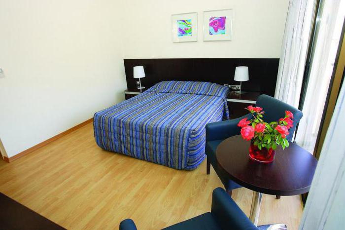 Hotel Crown Resort Henipa 3 * (Larnaka, Kıbrıs): Açıklama, yorumlar